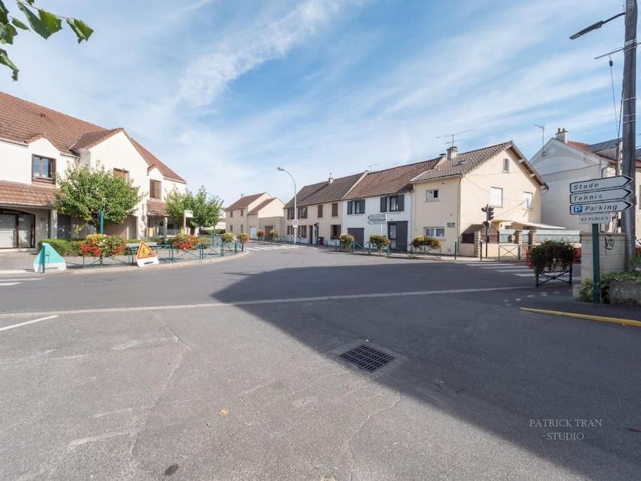 Appartement 7 Personnes Pres De Disney & Paris Chanteloup-en-Brie Exteriör bild